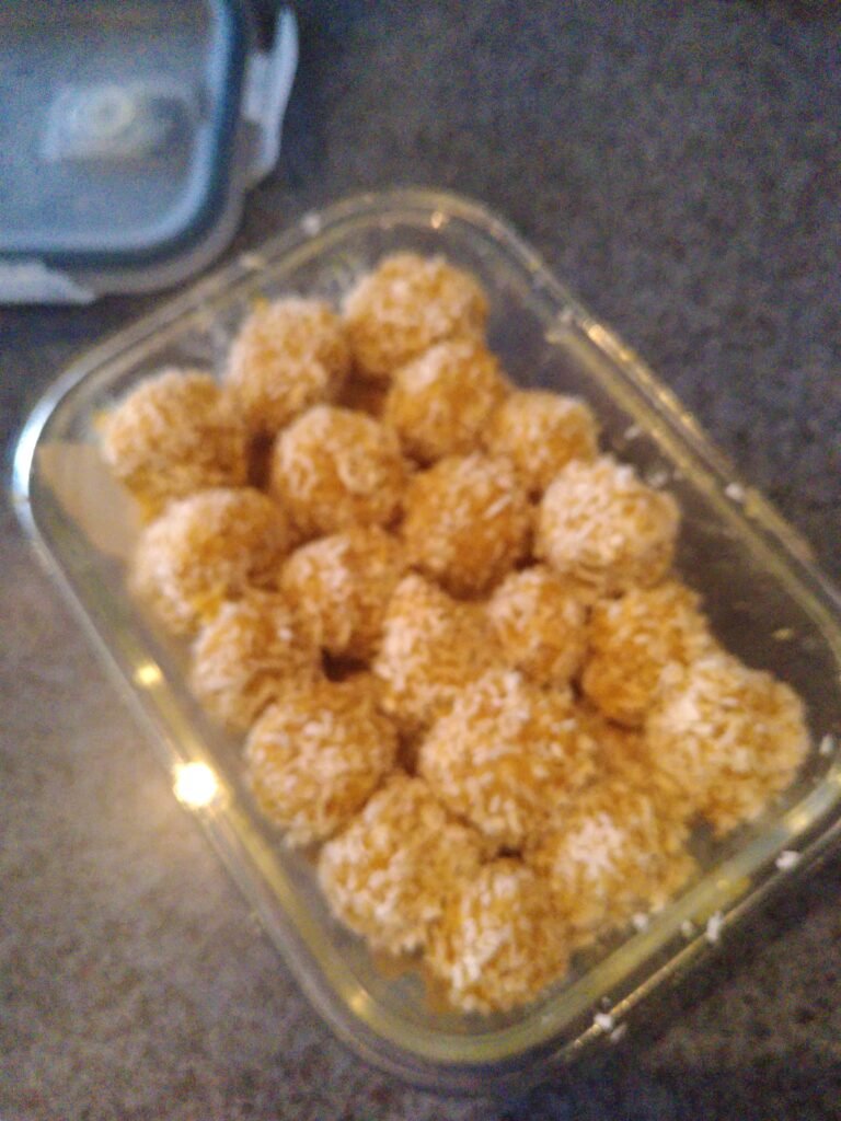 Startseite Glutenfreie Kokos-Kugeln